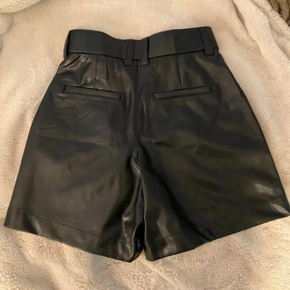 Abercrombie & Fitch Black Vegan Leather High-Waisted Pleated Shorts XS NWT